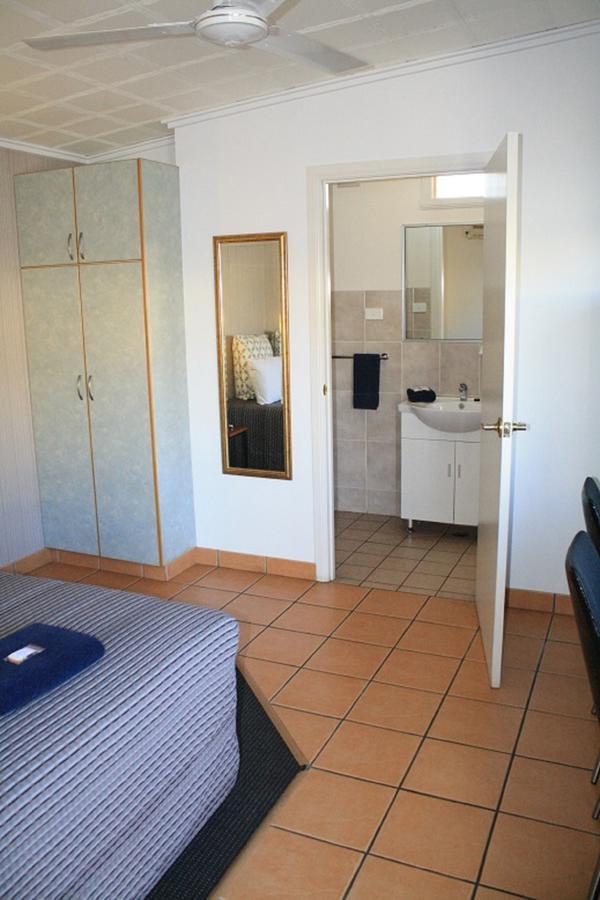 Central Motel Gin Gin Zewnętrze zdjęcie