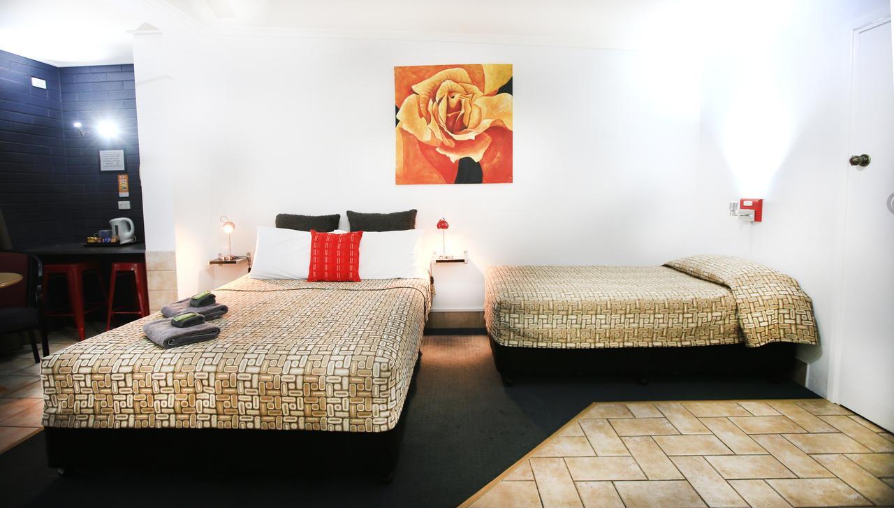 Central Motel Gin Gin Zewnętrze zdjęcie