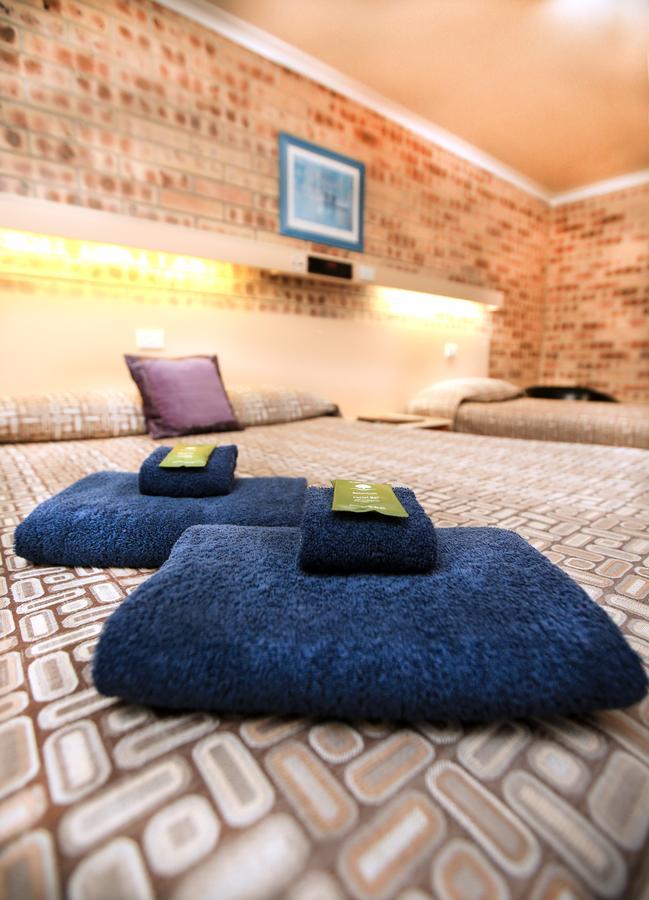 Central Motel Gin Gin Zewnętrze zdjęcie