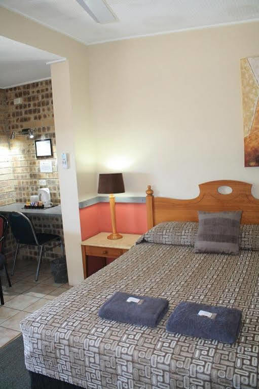 Central Motel Gin Gin Zewnętrze zdjęcie