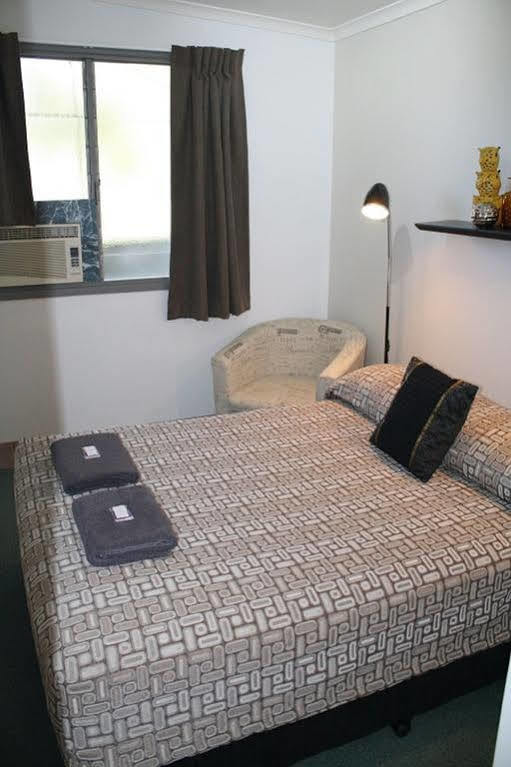 Central Motel Gin Gin Zewnętrze zdjęcie