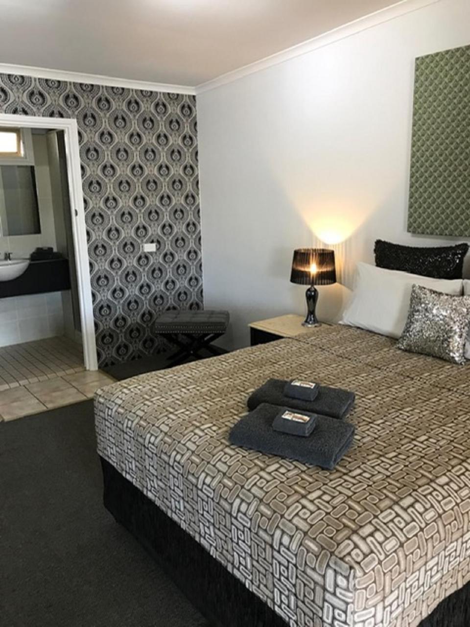 Central Motel Gin Gin Zewnętrze zdjęcie