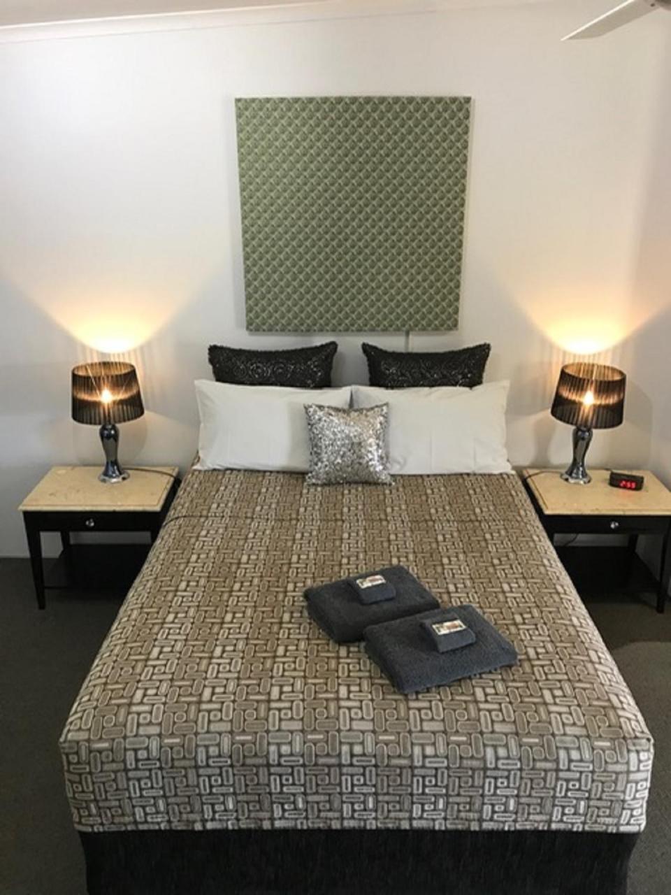 Central Motel Gin Gin Zewnętrze zdjęcie
