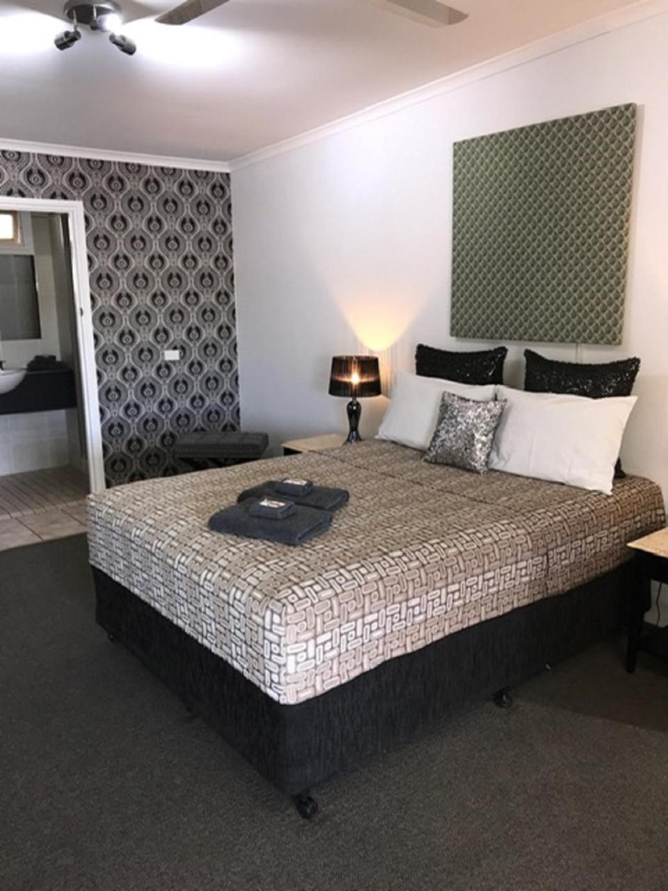 Central Motel Gin Gin Zewnętrze zdjęcie