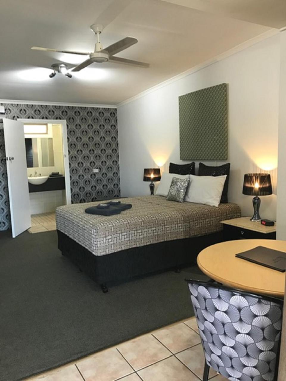 Central Motel Gin Gin Zewnętrze zdjęcie